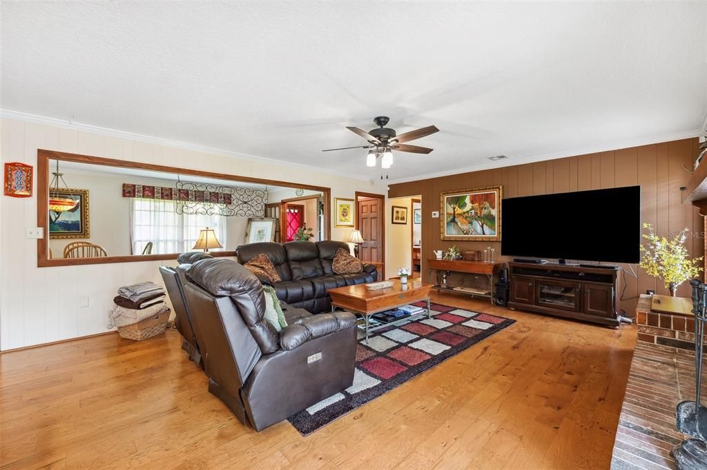 Image 16 of property listing at 20480 LAKE LINDSEY ROAD, Brooksville, FL 34601