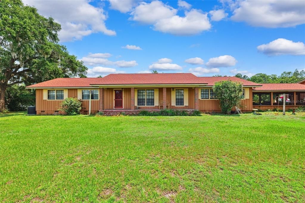 Image 3 of property listing at 20480 LAKE LINDSEY ROAD, Brooksville, FL 34601