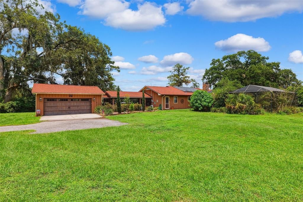 Image 4 of property listing at 20480 LAKE LINDSEY ROAD, Brooksville, FL 34601