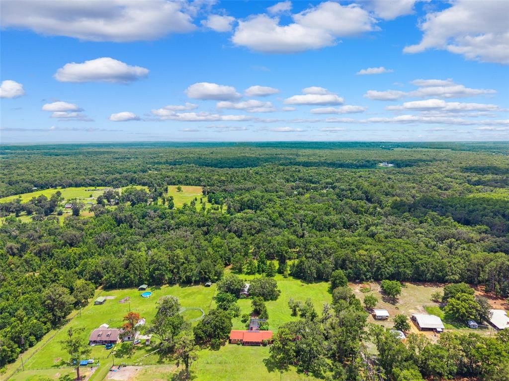 Image 45 of property listing at 20480 LAKE LINDSEY ROAD, Brooksville, FL 34601