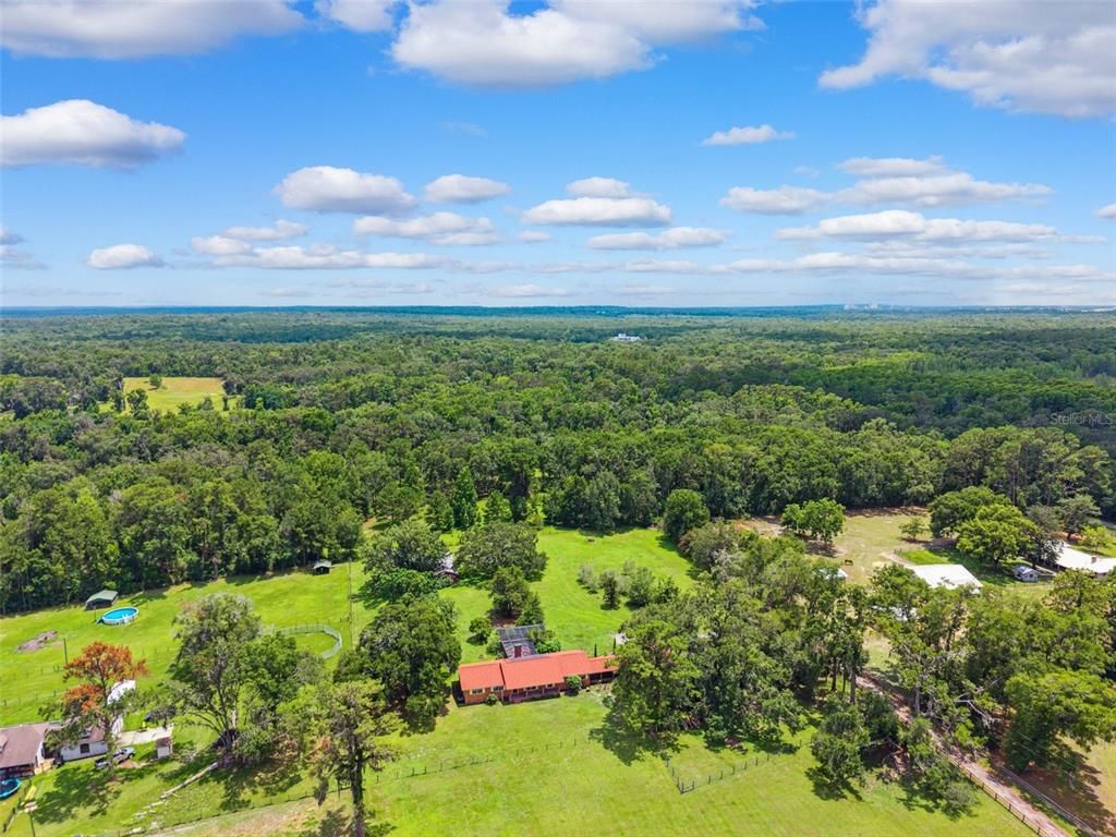Image 46 of property listing at 20480 LAKE LINDSEY ROAD, Brooksville, FL 34601