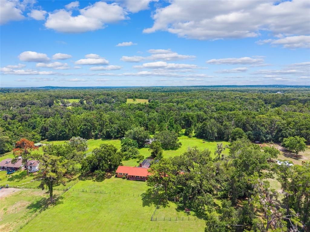 Image 47 of property listing at 20480 LAKE LINDSEY ROAD, Brooksville, FL 34601