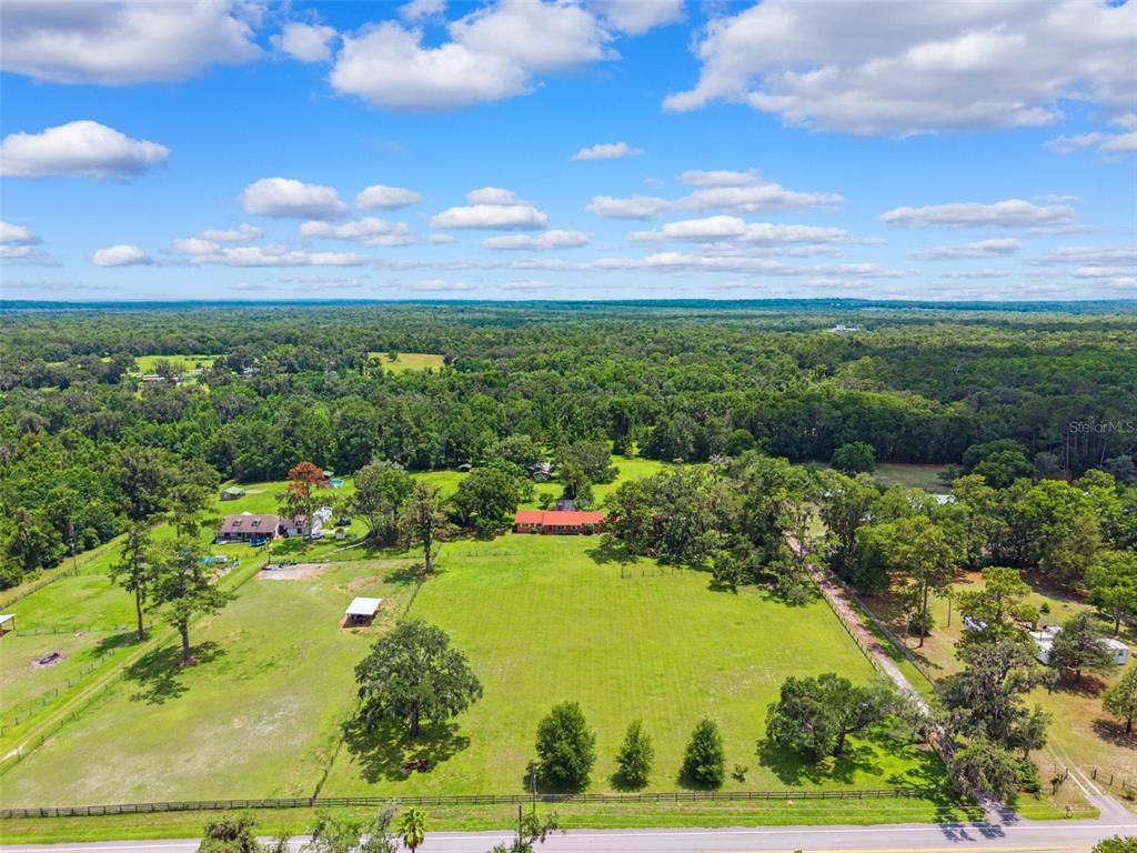 Image 49 of property listing at 20480 LAKE LINDSEY ROAD, Brooksville, FL 34601