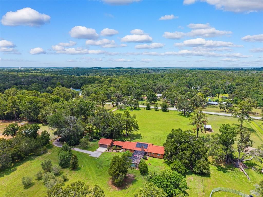 Image 52 of property listing at 20480 LAKE LINDSEY ROAD, Brooksville, FL 34601