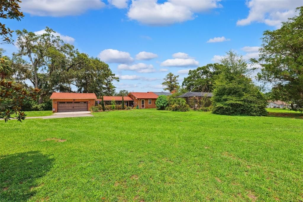 Image 6 of property listing at 20480 LAKE LINDSEY ROAD, Brooksville, FL 34601
