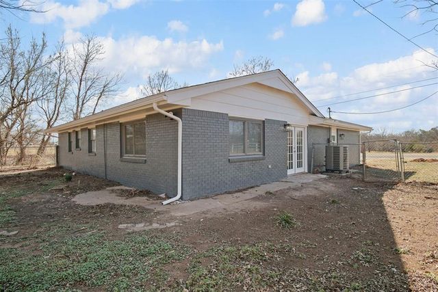 5825 N Blue Lake Drive, Norman, OK 73069