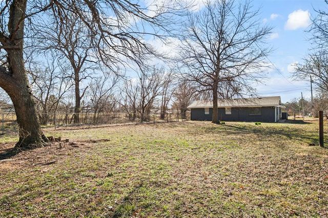 5825 N Blue Lake Drive, Norman, OK 73069