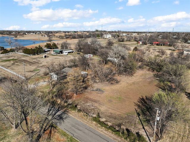 5825 N Blue Lake Drive, Norman, OK 73069