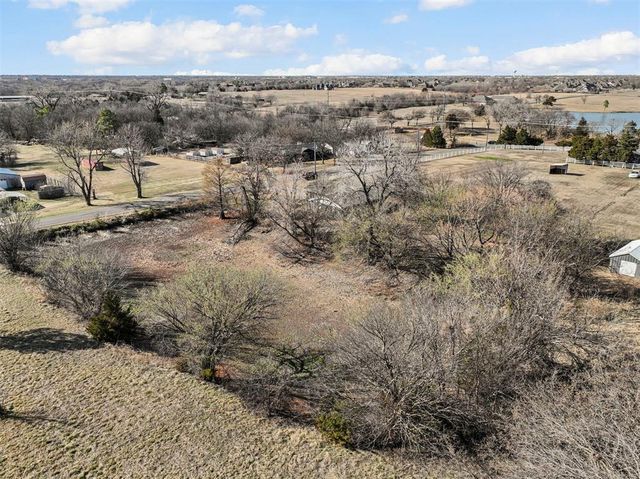 5825 N Blue Lake Drive, Norman, OK 73069