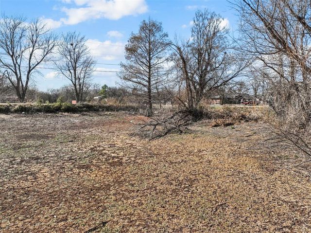 5825 N Blue Lake Drive, Norman, OK 73069