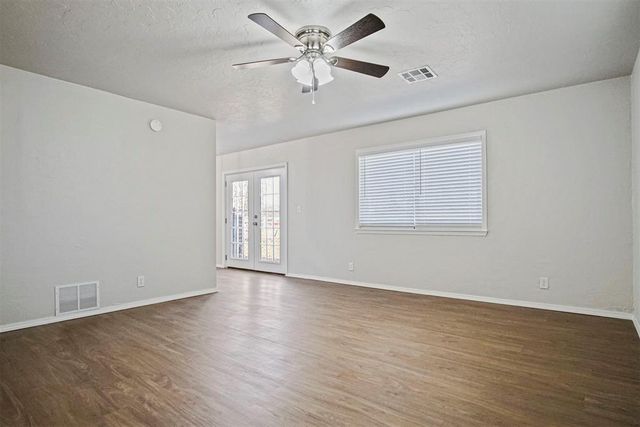 5825 N Blue Lake Drive, Norman, OK 73069