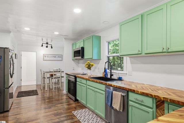 127 Robinwood Lane, Pelzer, SC 29669