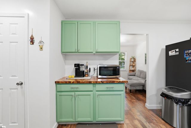 127 Robinwood Lane, Pelzer, SC 29669