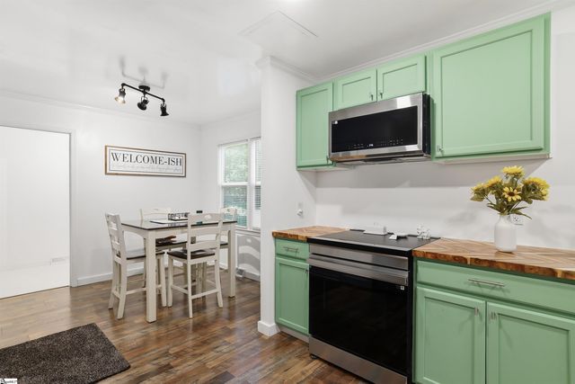 127 Robinwood Lane, Pelzer, SC 29669