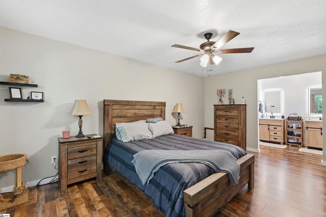 127 Robinwood Lane, Pelzer, SC 29669