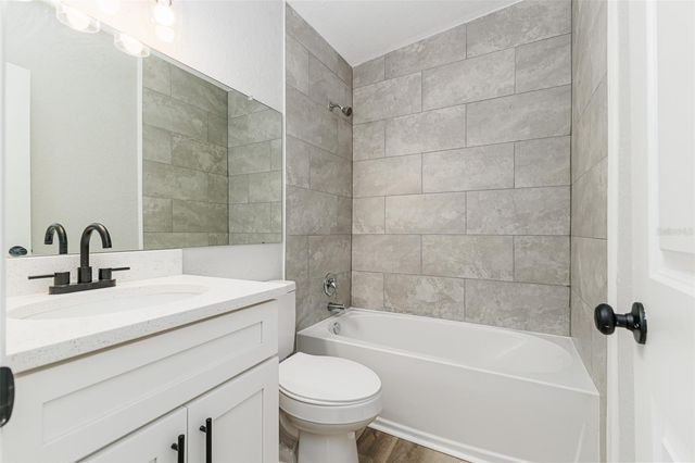 526 VICTORIA BOULEVARD, Auburndale, FL 33823