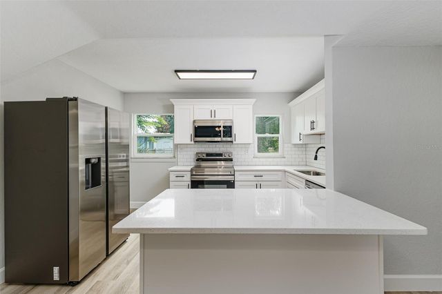526 VICTORIA BOULEVARD, Auburndale, FL 33823
