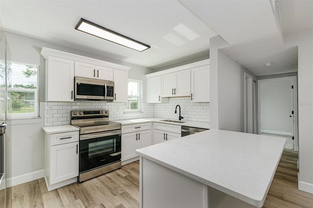 526 VICTORIA BOULEVARD, Auburndale, FL 33823