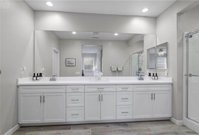 28654 Jadineras dr, Valencia, CA 91354