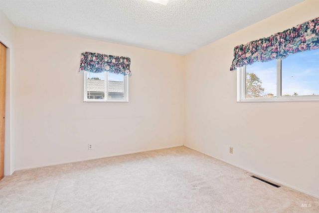 1436 Holly Dr, Twin Falls, ID 83301