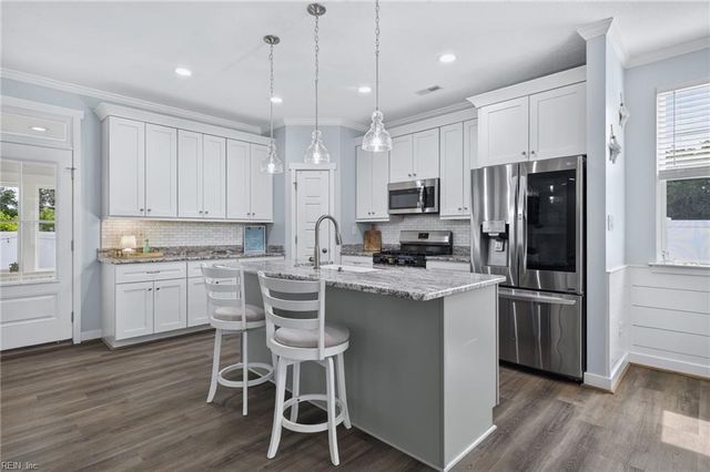 201 Ians WAY, Chesapeake, VA 23320