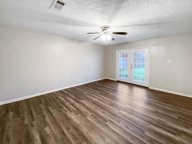 706 S Diamondhead Boulevard, Crosby, TX 77532