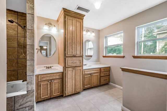 706 S Diamondhead Boulevard, Crosby, TX 77532