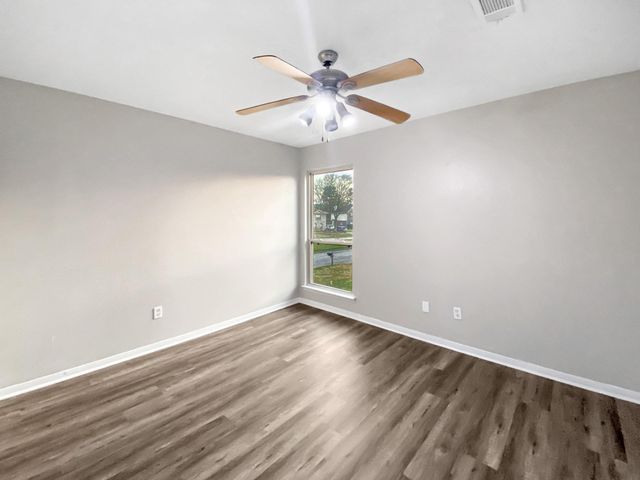 706 S Diamondhead Boulevard, Crosby, TX 77532