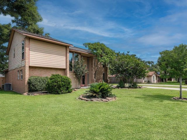 706 S Diamondhead Boulevard, Crosby, TX 77532