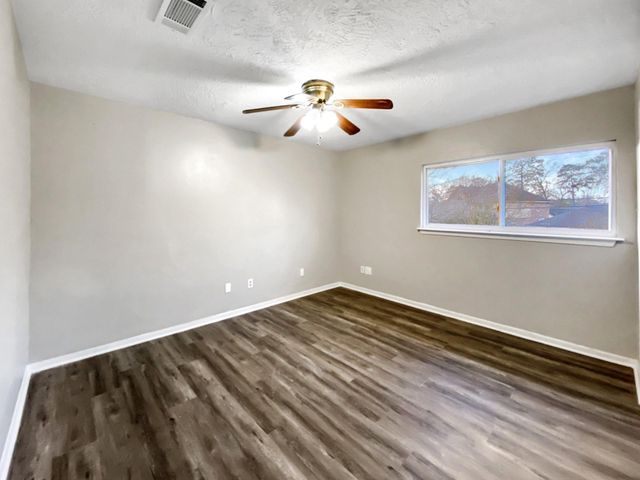 706 S Diamondhead Boulevard, Crosby, TX 77532