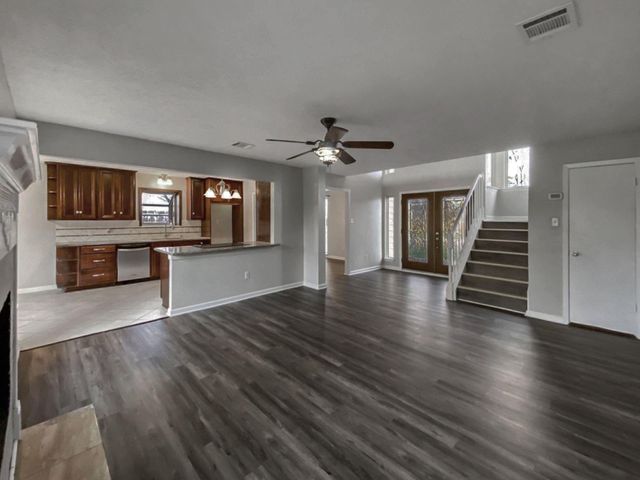 706 S Diamondhead Boulevard, Crosby, TX 77532