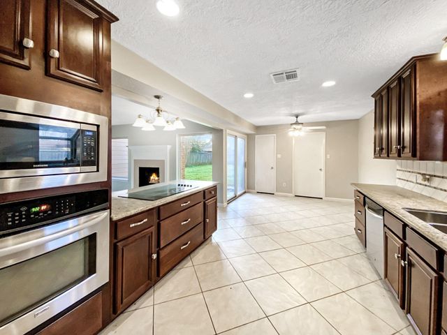 706 S Diamondhead Boulevard, Crosby, TX 77532