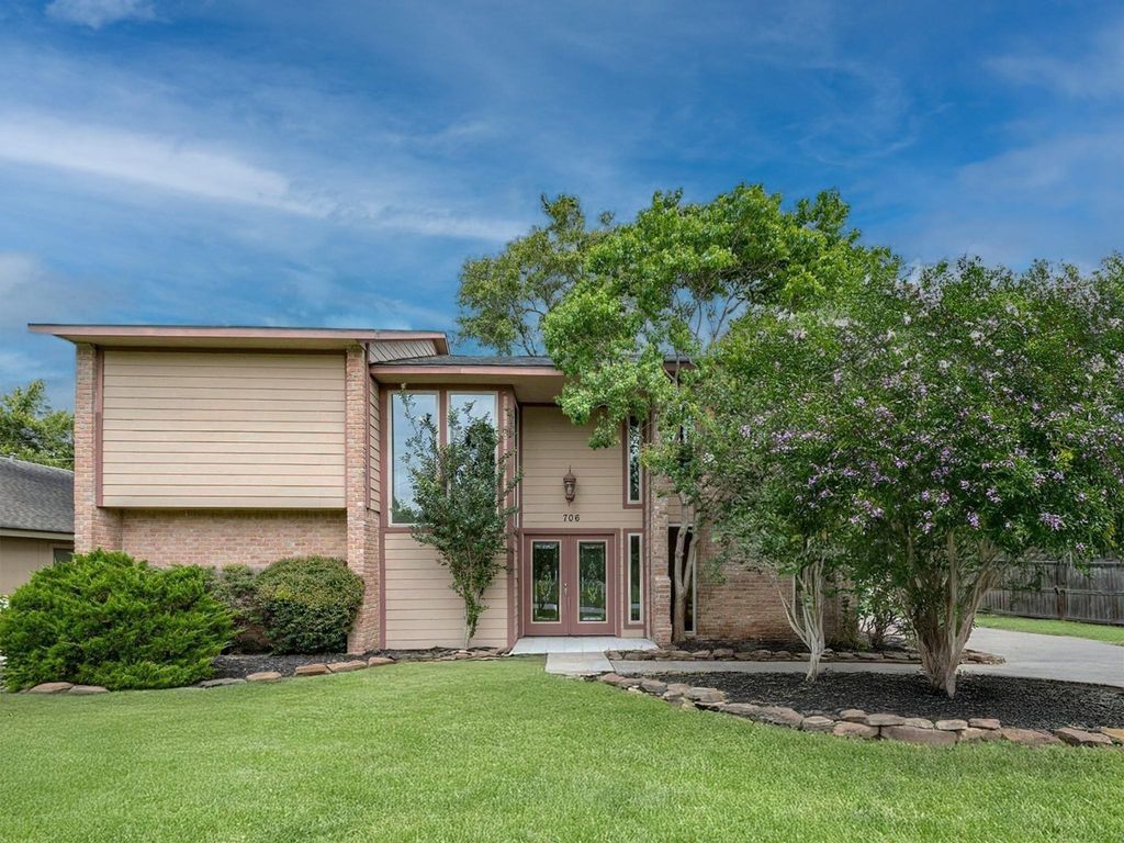 706 S Diamondhead Boulevard, Crosby, TX 77532