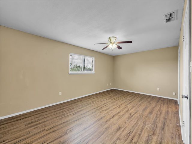 5705 Crest Pebble Dr, Corpus Christi, TX 78415