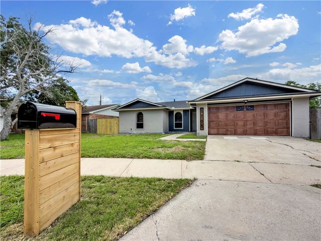 5705 Crest Pebble Dr, Corpus Christi, TX 78415