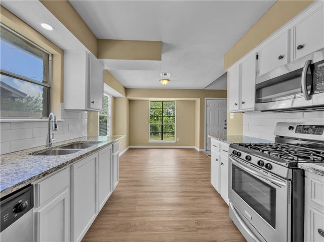 5705 Crest Pebble Dr, Corpus Christi, TX 78415