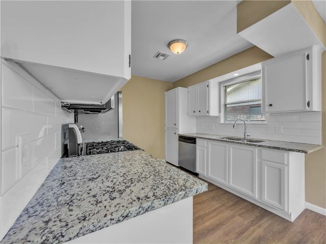 5705 Crest Pebble Dr, Corpus Christi, TX 78415