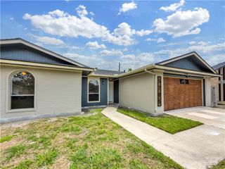 5705 Crest Pebble Dr, Corpus Christi, TX 78415