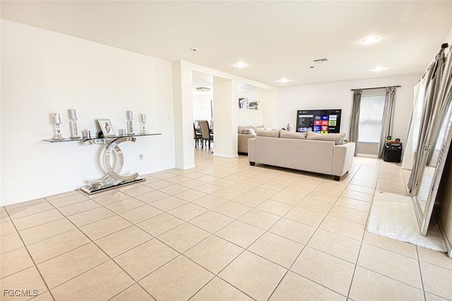 2816 NE 6th PL, Cape Coral, FL 33909