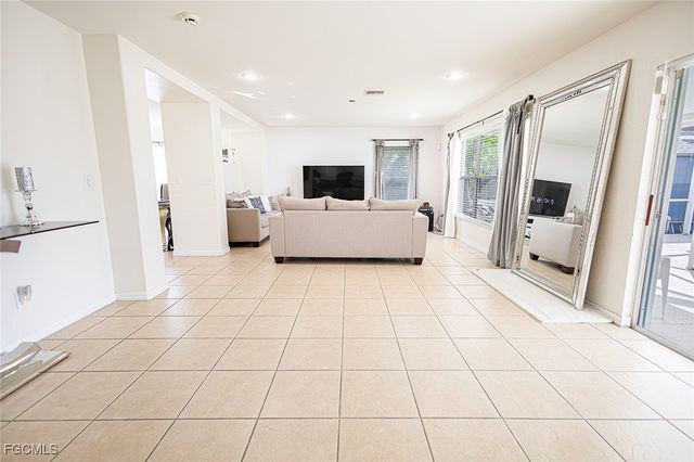 2816 NE 6th PL, Cape Coral, FL 33909