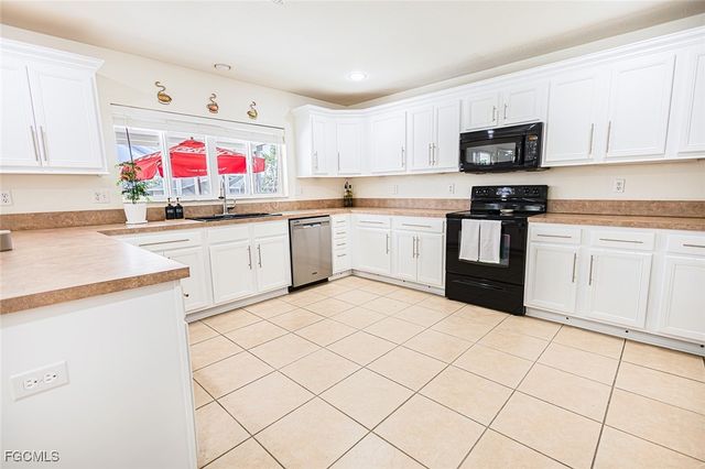 2816 NE 6th PL, Cape Coral, FL 33909