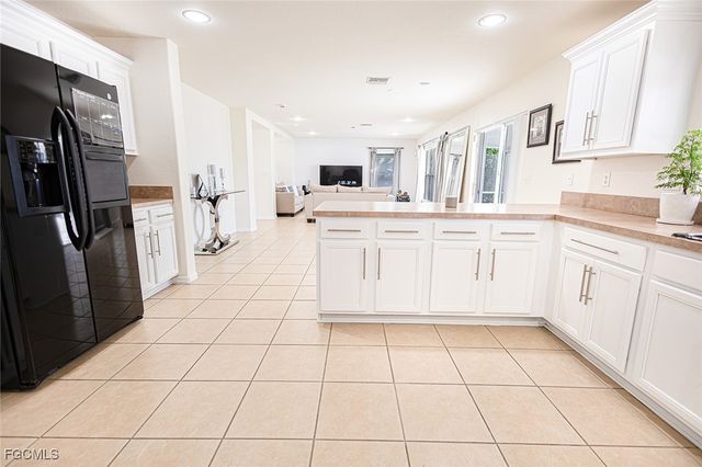 2816 NE 6th PL, Cape Coral, FL 33909