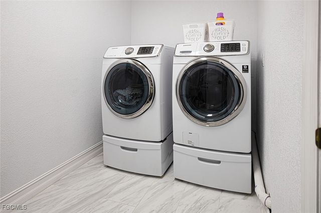 2816 NE 6th PL, Cape Coral, FL 33909