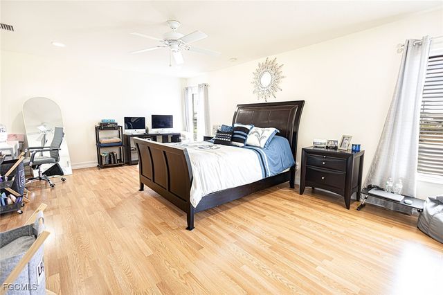 2816 NE 6th PL, Cape Coral, FL 33909