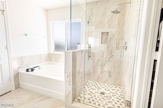 2816 NE 6th PL, Cape Coral, FL 33909