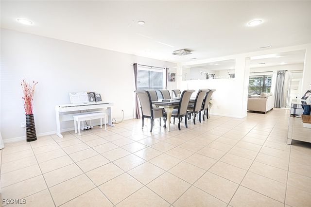 2816 NE 6th PL, Cape Coral, FL 33909