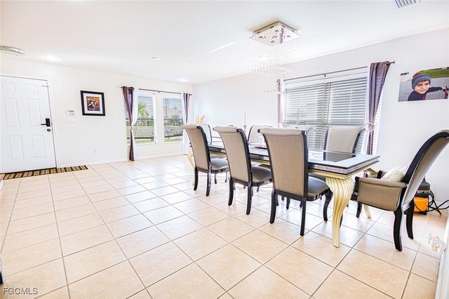 2816 NE 6th PL, Cape Coral, FL 33909