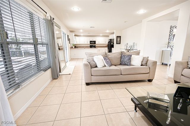 2816 NE 6th PL, Cape Coral, FL 33909