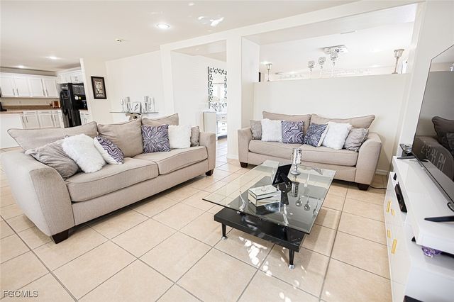 2816 NE 6th PL, Cape Coral, FL 33909