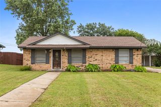 814 S Western Hills Drive, Howe, TX 75459